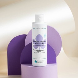 Colour-balancing anti-yellowing shampoo